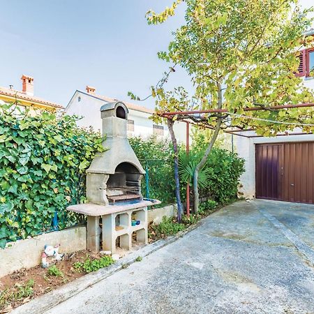 Lovely Apartment In Fazana With Kitchen Exterior photo